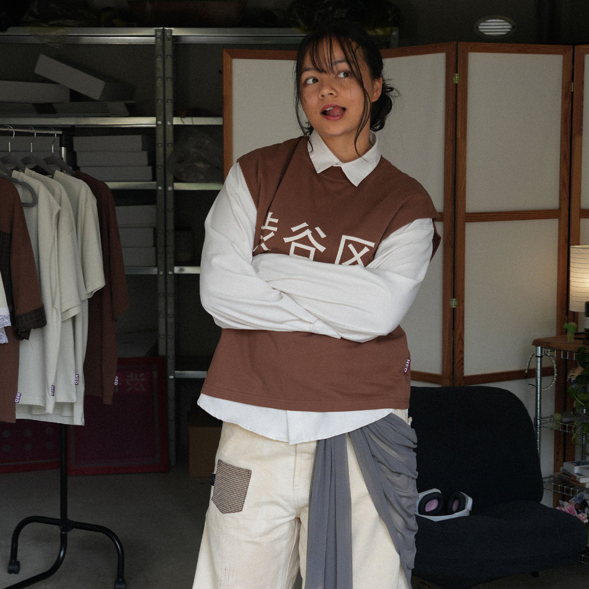 sleeveless_brown