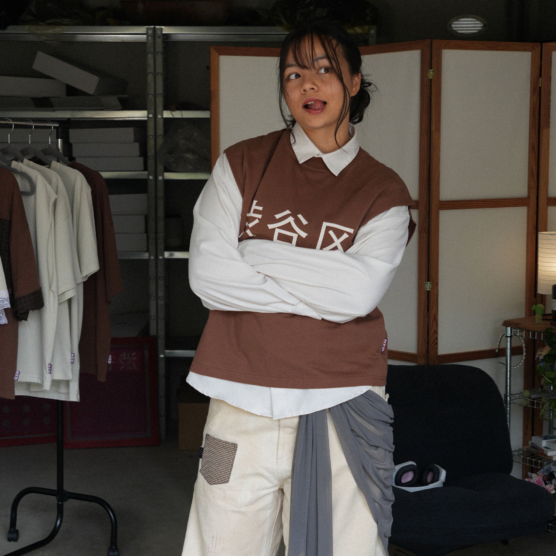 sleeveless_brown