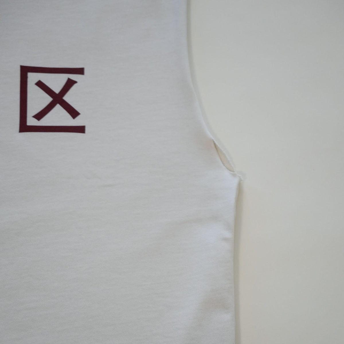 sleeveless_white
