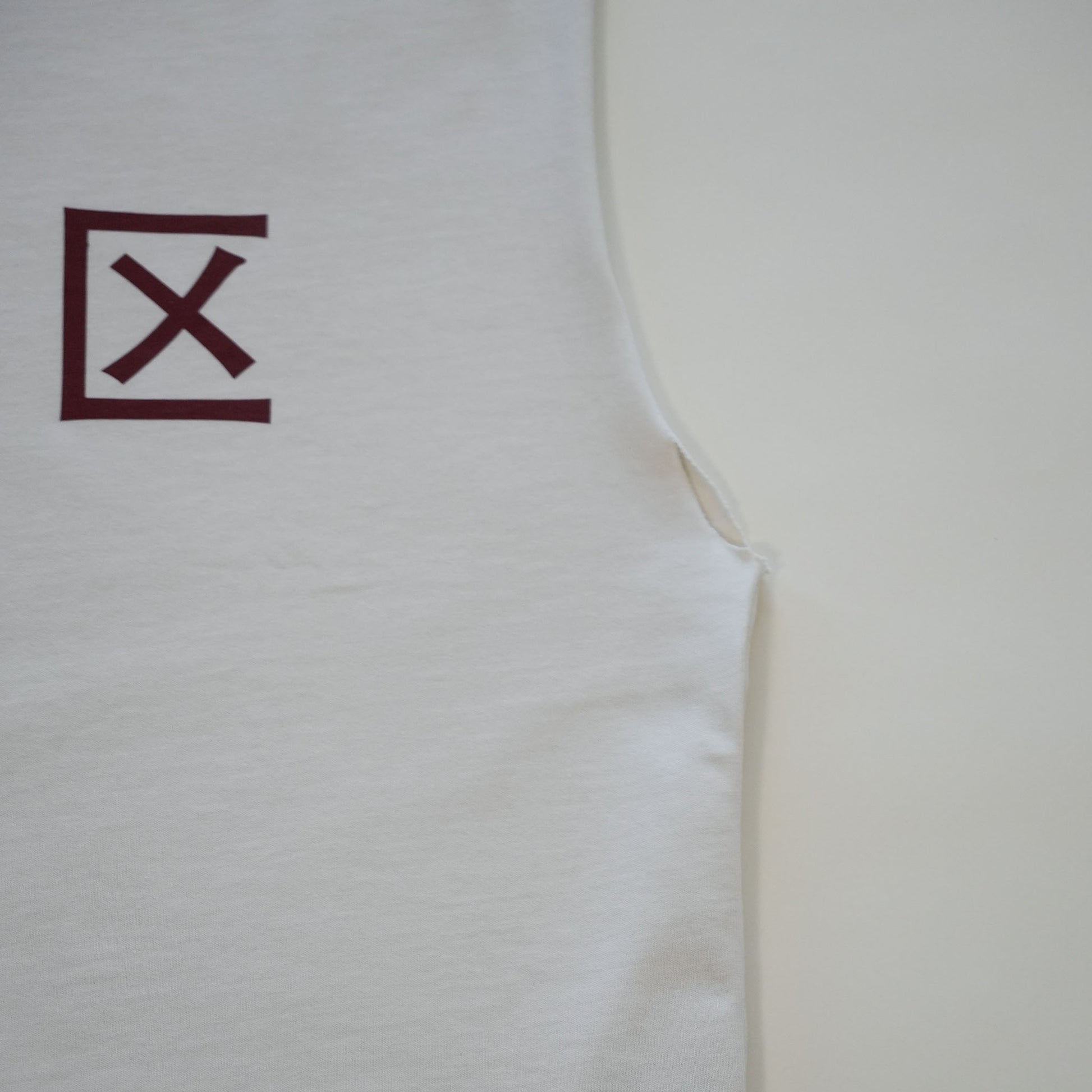 sleeveless_white