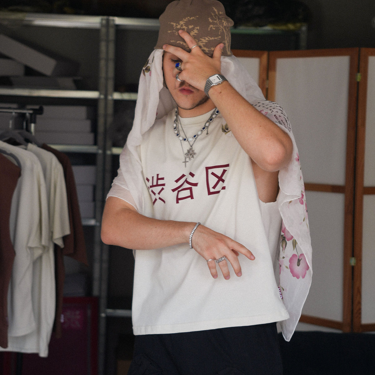 sleeveless_white